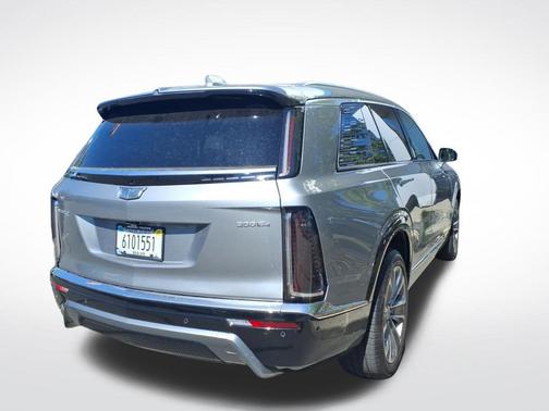 Argent Silver Metallic 2026 Cadillac VISTIQ Luxury