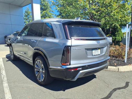 Argent Silver Metallic 2026 Cadillac VISTIQ Luxury