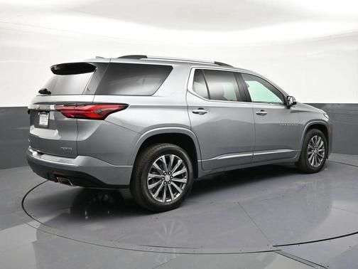 Sterling Gray Metallic 2023 Chevrolet Traverse Premier