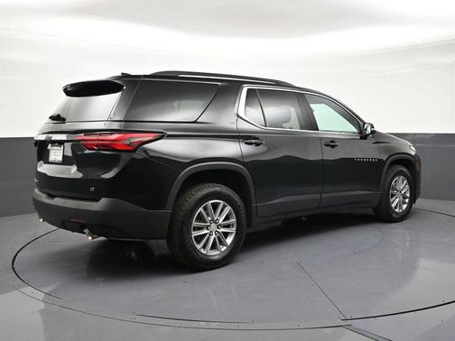 Mosaic Black Metallic 2023 Chevrolet Traverse LT Leather
