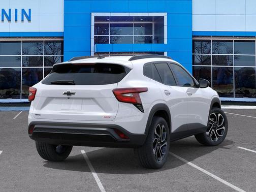 Summit White 2026 Chevrolet Trax FWD 2RS
