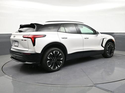 Pearl 2025 Chevrolet Blazer EV AWD RS