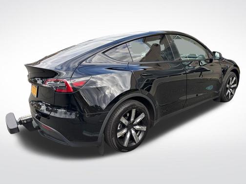 2025 Tesla Model Y Long Range Dual Motor All-Wheel Drive