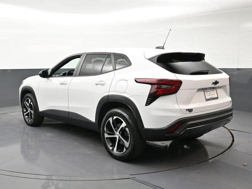 Summit White 2024 Chevrolet Trax FWD 1RS