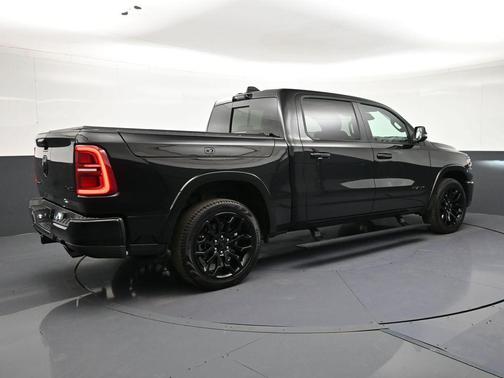 Diamond Black Crystal Pearlcoat 2026 RAM 1500 Limited