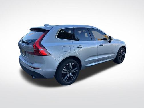 2021 Volvo XC60 T5 Momentum