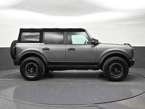 Gray Metallic 2022 Ford Bronco Badlands