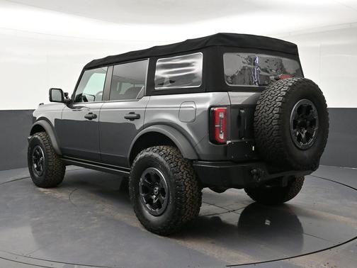 Gray Metallic 2022 Ford Bronco Badlands