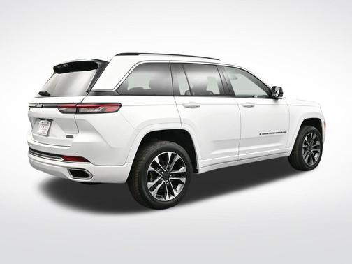 2022 Jeep Grand Cherokee Overland