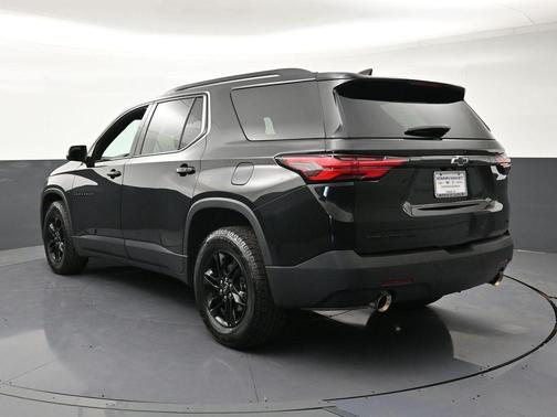 Mosaic Black Metallic 2023 Chevrolet Traverse LT Cloth