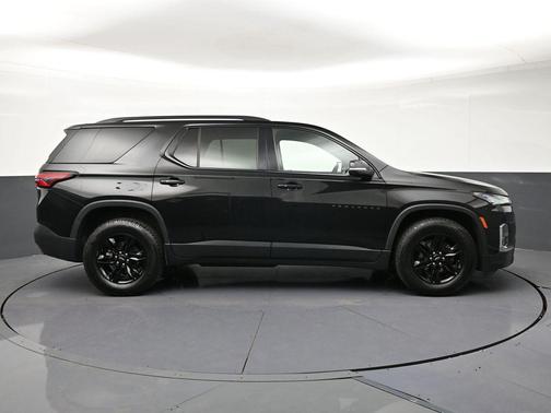 Mosaic Black Metallic 2023 Chevrolet Traverse LT Cloth