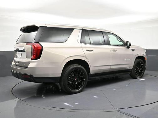Pearl Beige Metallic 2023 GMC Yukon SLE