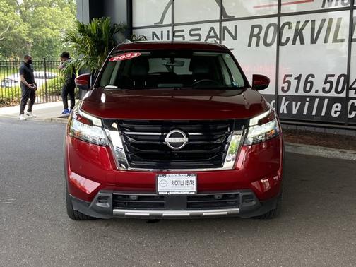 2023 Nissan Pathfinder SL