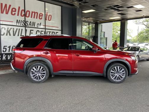2023 Nissan Pathfinder SL