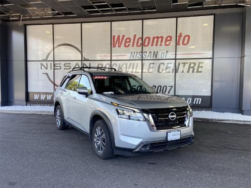 2024 Nissan Pathfinder SV