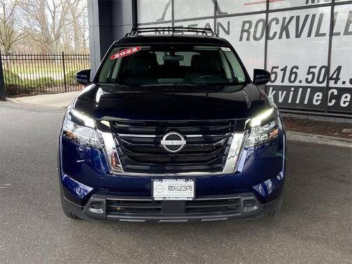 2022 Nissan Pathfinder SV