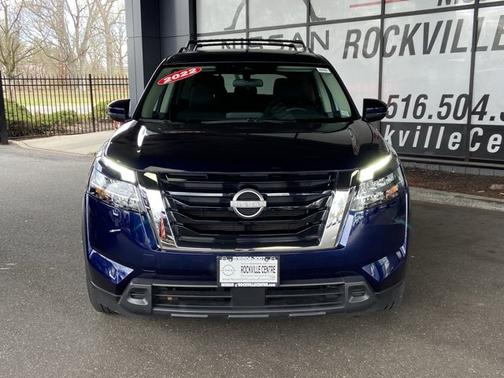 2022 Nissan Pathfinder SV