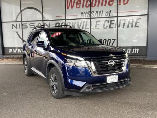 2022 Nissan Pathfinder SV