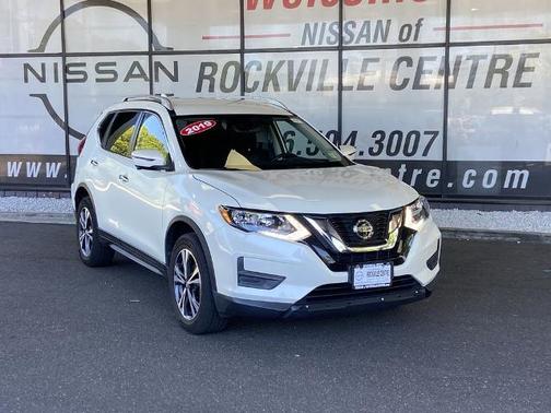 White 2019 Nissan Rogue SV