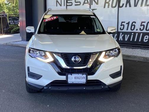 White 2019 Nissan Rogue SV