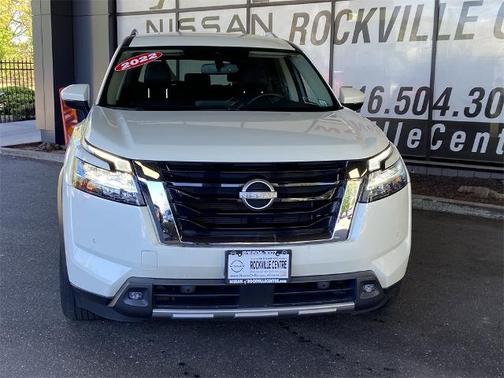 2022 Nissan Pathfinder SL