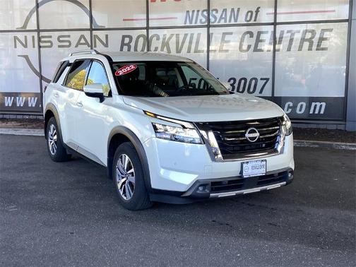 2022 Nissan Pathfinder SL