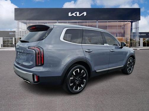 Everlasting Silver 2023 Kia Telluride SX
