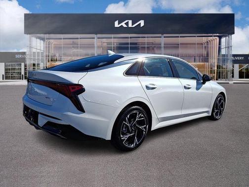 Snow White Pearl 2026 Kia K5 GT-Line