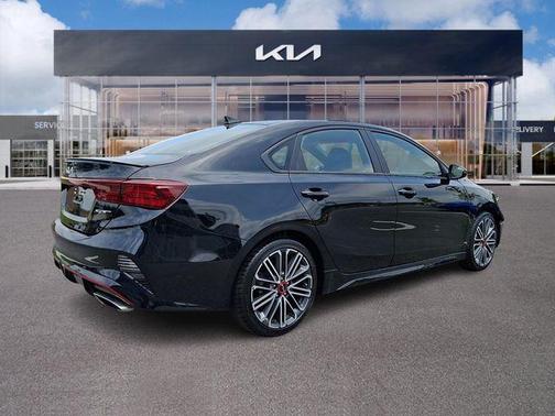Aurora Black Pearl 2024 Kia Forte GT