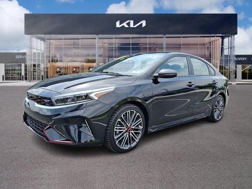 Aurora Black Pearl 2024 Kia Forte GT