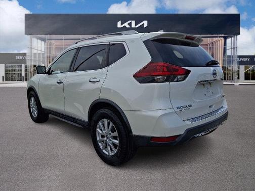 White 2018 Nissan Rogue SV