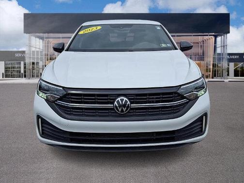 Pure White 2023 Volkswagen Jetta 1.5T Sport