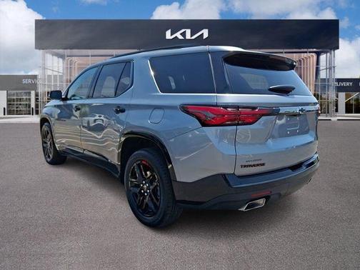 Sterling Gray Metallic 2023 Chevrolet Traverse Premier
