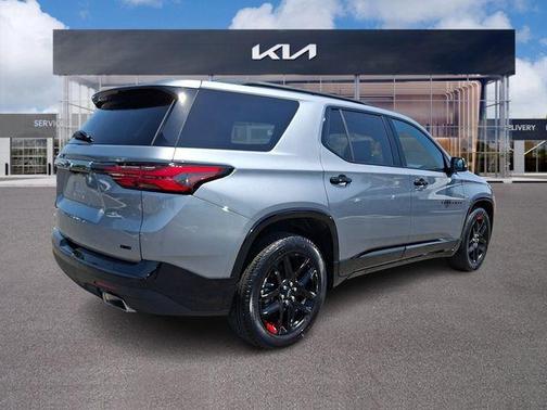 Sterling Gray Metallic 2023 Chevrolet Traverse Premier