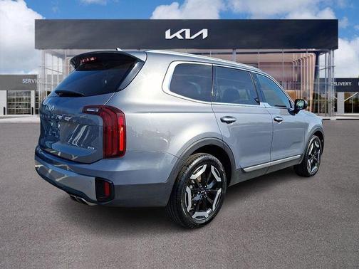 Everlasting Silver 2024 Kia Telluride S