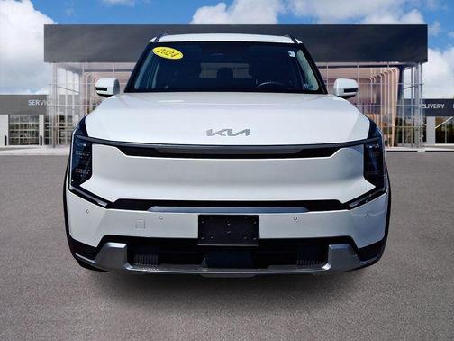 Snow White Pearl 2024 Kia EV9 Wind