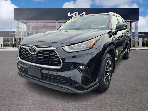 Midnight Black Metallic 2020 Toyota Highlander XLE