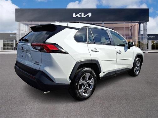 2022 Toyota RAV4 Hybrid XLE