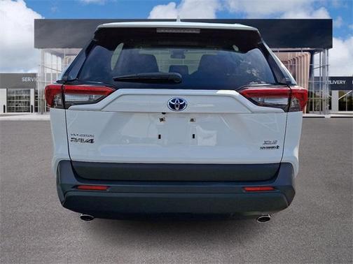 2022 Toyota RAV4 Hybrid XLE