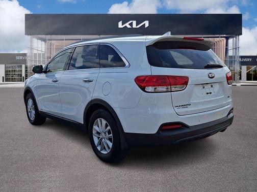 Snow White Pearl 2016 Kia Sorento LX