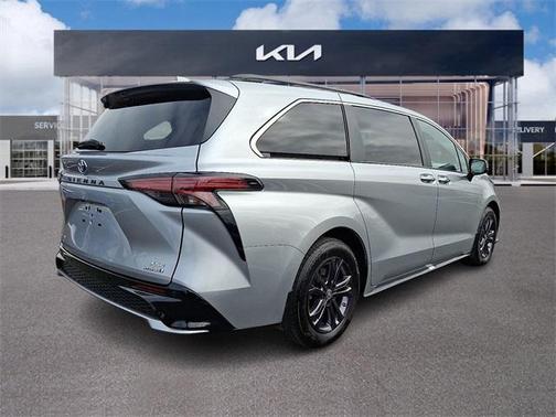 2024 Toyota Sienna XSE 7 Passenger