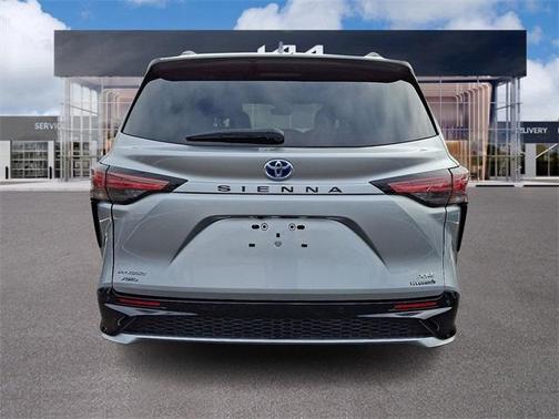 2024 Toyota Sienna XSE 7 Passenger