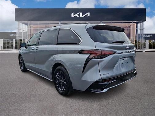 2024 Toyota Sienna XSE 7 Passenger