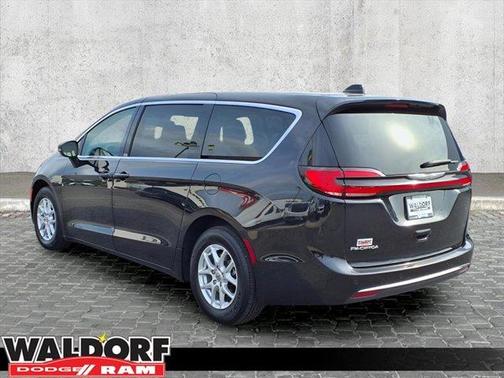 2023 Chrysler Pacifica Touring-L