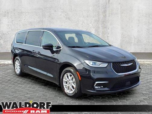 2023 Chrysler Pacifica Touring-L