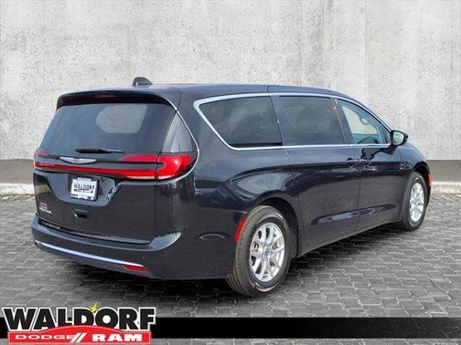 2023 Chrysler Pacifica Touring-L