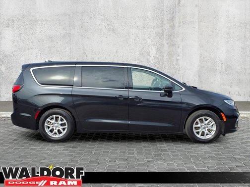 2023 Chrysler Pacifica Touring-L