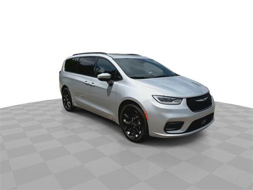 2023 Chrysler Pacifica Touring-L