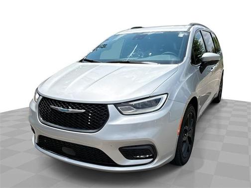 2023 Chrysler Pacifica Touring-L