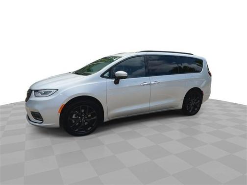 2023 Chrysler Pacifica Touring-L